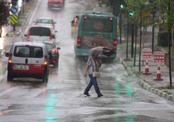 Meteorolojiden sağanak ve yıldırım uyarısı