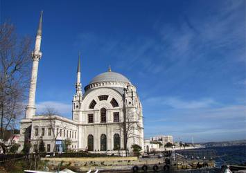Bezmialem Camii'nde tarihi an!