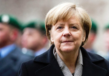 Merkel ipi çekti