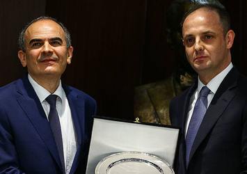 Başçı,görevini Çetinkaya'ya devretti
