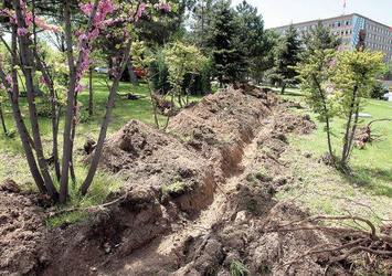 Meclis’te duvar bulunmayan cepheye demir çit çekiliyor