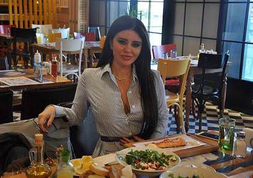 Ebru Polat beynini sildirdi!