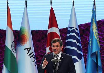 Başbakan Davutoğlu: Türkiye yüz akıyla gerçekleştirdi