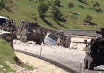 Mardin'de polis aracına bombalı saldırı