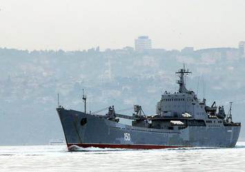 Rus savaş gemisi İstanbul Boğazı'ndan geçti