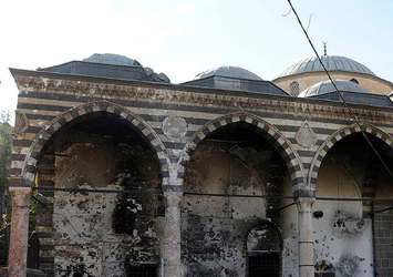Camiye bomba Kuran’a kurşun
