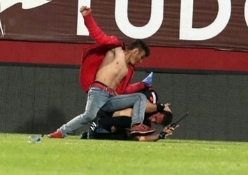 Volkan Bayarslan'a saldıran gencin kıyafetleri satışta