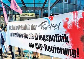Avrupa’nın göbeğine ihanet afişleri