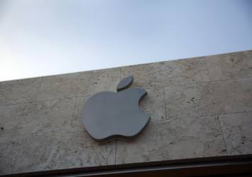 Apple’dan acı rapor! Gelirler, son 13 yılda i̇lk kez düştü