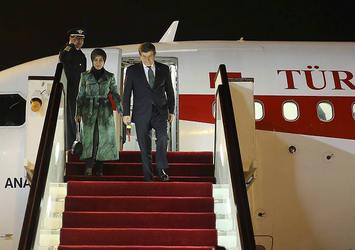 Başbakan Davutoğlu 'başbakan' sıfatıyla ilk kez Katar'da
