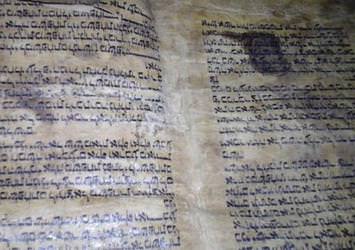 600 yıllık Tevrat'ı satmak isterken yakalandı
