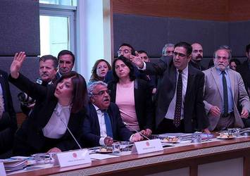 Kavgaya karışan o HDP'liler yandı!