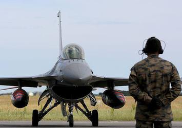 Rus jeti Amerikan keşif uçağıyla burun buruna geldi