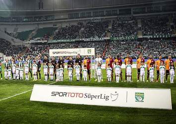 Bursa-Galatasaray maçında 2 dakika sabredemediler!