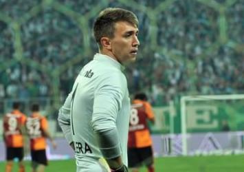 Muslera Galatasaray'da kalıyor