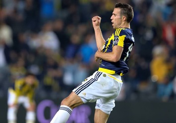 Van Persie: Az kalsın gidiyordum