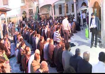 Vatandaşlar Eyüp Sultan Camii'ne akın etti