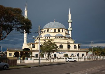 Avusturya'da camiye "domuzlu" saldırı