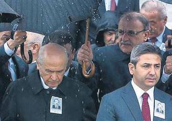 Bahçeli ile Vural'ın arasından su sızmıyor