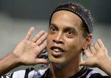 Samuel Eto'o, Ronaldinho'yu Antalyaspor'a getiriyor
