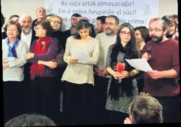 İhaneti gören 50 akademisyen imzasını geri çekti