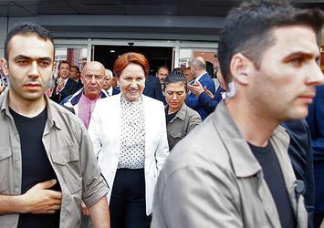 MHP'li muhalifler kurultayın yapılması öngörülen otele geldi