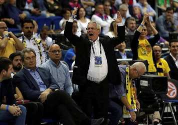Aziz Yıldırım sahaya atladı!