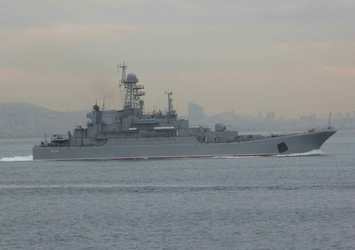 Rus savaş gemileri İstanbul Boğazı'ndan geçti