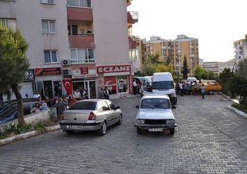 Kocasıyla ilişki yaşamakla suçladığı komşusunu öldürdü