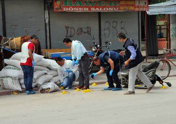 Adana'da sivil polis, silahlı saldırıda yaralandı