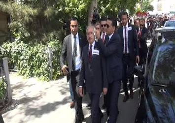 CHP liderine şehit cenazesinde yumurtalı protesto