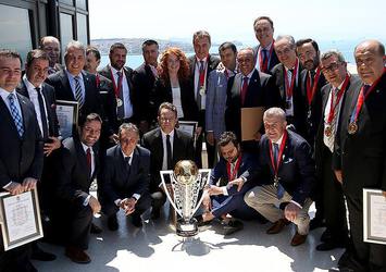 Beşiktaş'ta yeni yönetim mazbatasını aldı