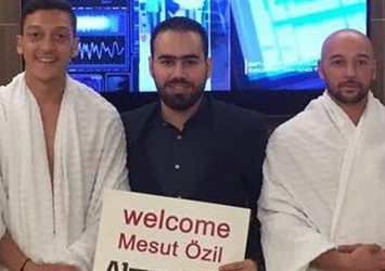 Mesut Özil umreye gitti