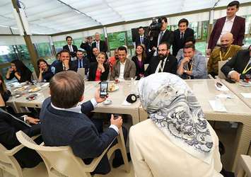 Başbakan Davutoğlu, başbakanlık muhabirleriyle vedalaştı