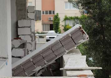 Yıkmak istediği duvarın altında kalarak öldü