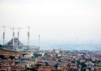 Çamlıca Camisi'ne 1453 metrekarelik bayrak