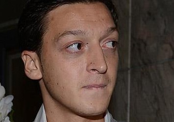 Mesut Özil umre yaptı