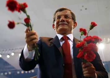 Ahmet Davutoğlu’nun son imzası Maarif Vakfı’na