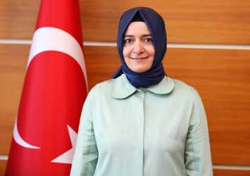 Kabinenin tek kadın bakanı Fatma Betül Sayan Kaya oldu
