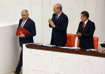 AK Parti grup yönetimi de değişiyor