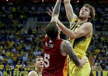 Fenerbahçe yolu yarıladı!