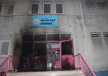 Diyarbakır'da teröristler okulu ateşe verdi!