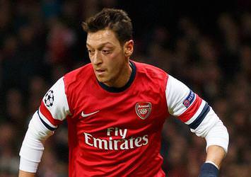 Arsenal yeni sözleşme için Mesut'u bekliyor