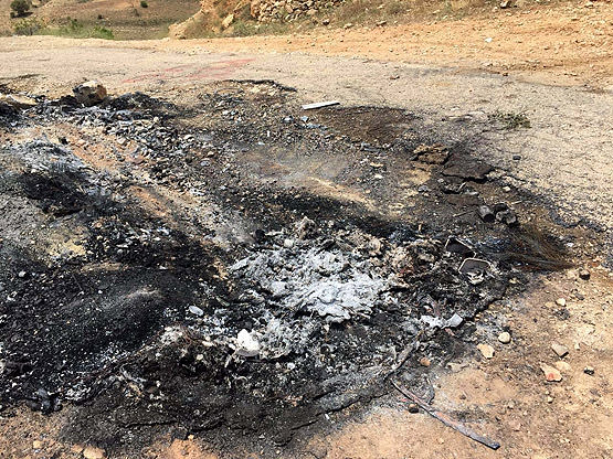PKK'lılar silahla vurdukları muhtarı aracında yaktı - 1