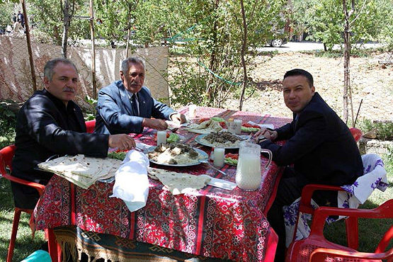PKK'lılar silahla vurdukları muhtarı aracında yaktı - 2