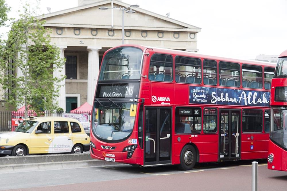 Londra'da otobüslere "Sübhanallah" yazılı ilanlar yerleştirildi - 1