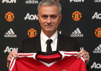 Manchester United Mourinho'ya emanet