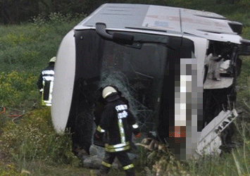 Yolcu otobüsü tarlaya uçtu: 1'i ağır 21 yaralı