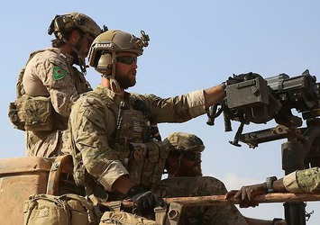 YPG arması hala üniformada