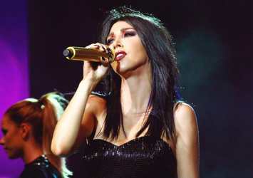 Hande Yener mahkemeye zorla getirilecek